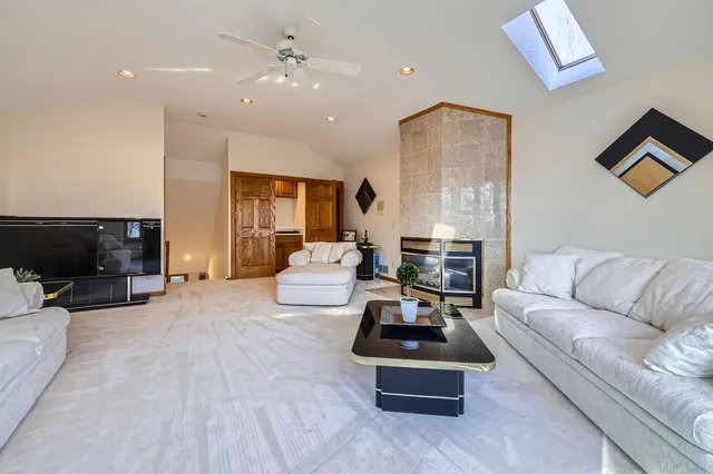 $2,250,000 | 4 West Bay Lane, North Oaks, MN 55127