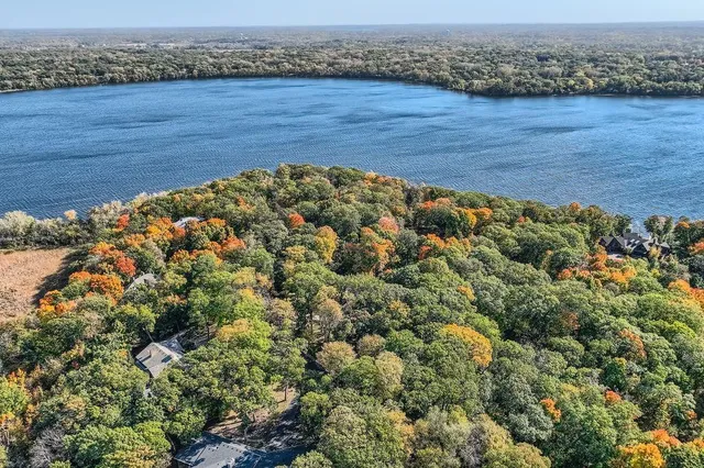 $2,250,000 | 4 West Bay Lane, North Oaks, MN 55127