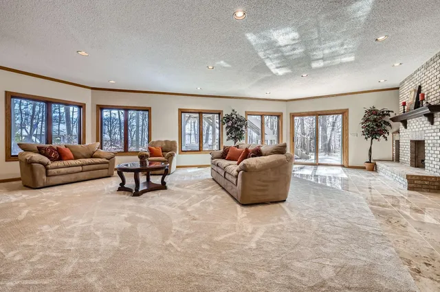 $2,250,000 | 4 West Bay Lane, North Oaks, MN 55127