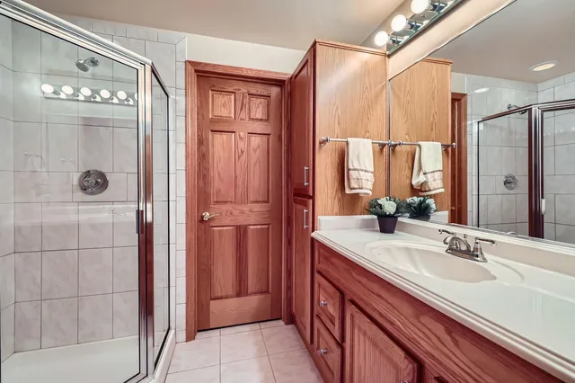 $2,250,000 | 4 West Bay Lane, North Oaks, MN 55127