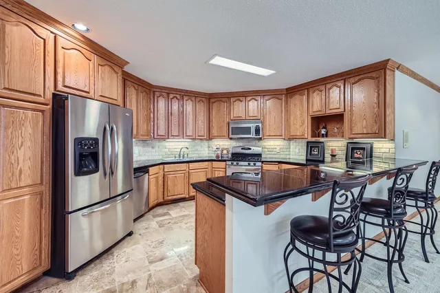 $2,250,000 | 4 West Bay Lane, North Oaks, MN 55127