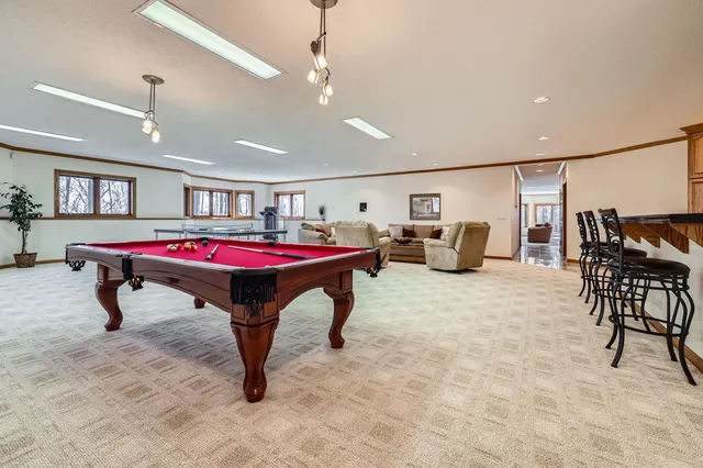 $2,250,000 | 4 West Bay Lane, North Oaks, MN 55127