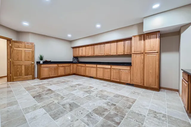 $2,250,000 | 4 West Bay Lane, North Oaks, MN 55127