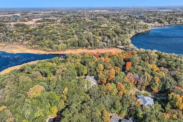 $2,250,000 | 4 West Bay Lane, North Oaks, MN 55127