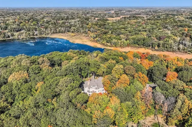 $2,250,000 | 4 West Bay Lane, North Oaks, MN 55127