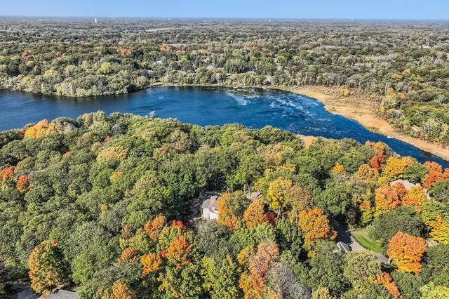 $2,250,000 | 4 West Bay Lane, North Oaks, MN 55127