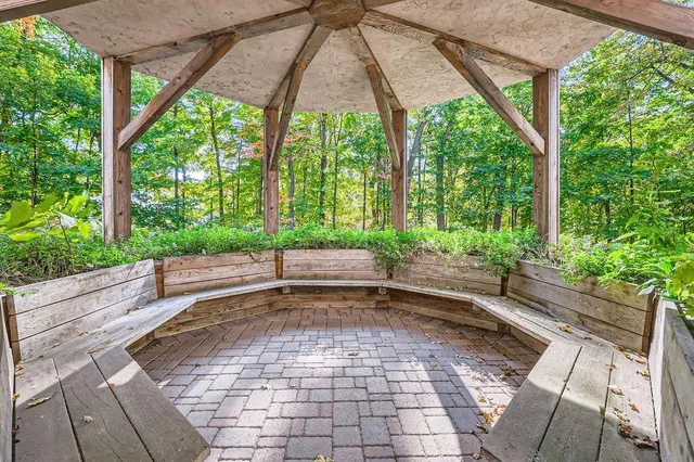 $2,250,000 | 4 West Bay Lane, North Oaks, MN 55127