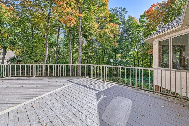 $2,250,000 | 4 West Bay Lane, North Oaks, MN 55127