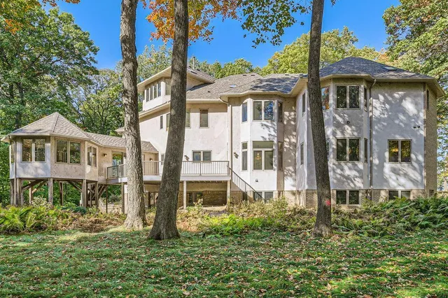 $2,250,000 | 4 West Bay Lane, North Oaks, MN 55127