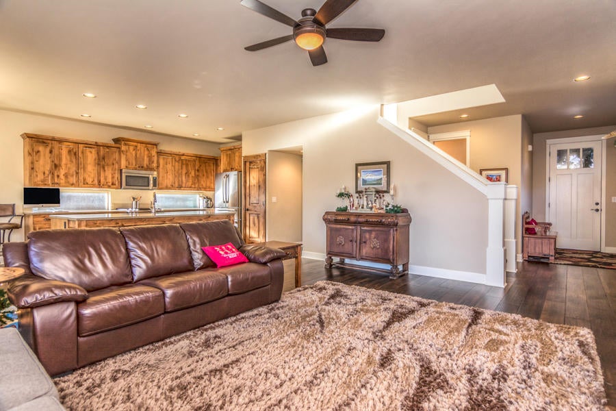 61057 Manhae Loop Bend, OR 97702 - Photo 4 of 24 6