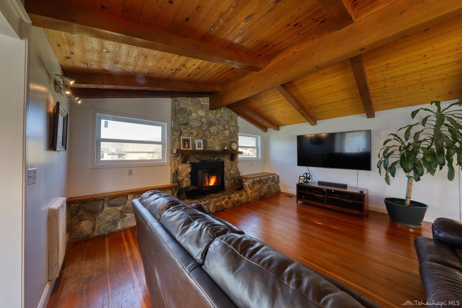 29540 Fawn Way Tehachapi, CA 93561 - Photo 9 of 42 Gallery Image 9
