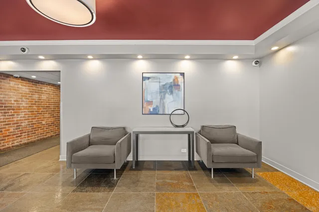 $299,500 | 3900 North Pine Grove Avenue, Unit 911, Chicago, IL 60613