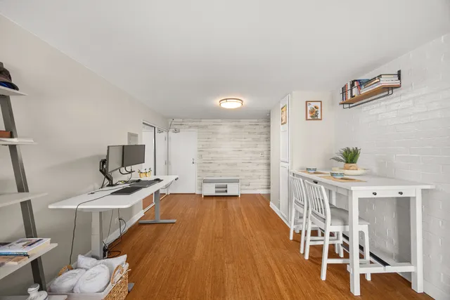 $299,500 | 3900 North Pine Grove Avenue, Unit 911, Chicago, IL 60613