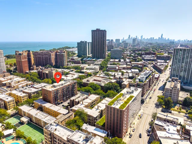 $299,500 | 3900 North Pine Grove Avenue, Unit 911, Chicago, IL 60613