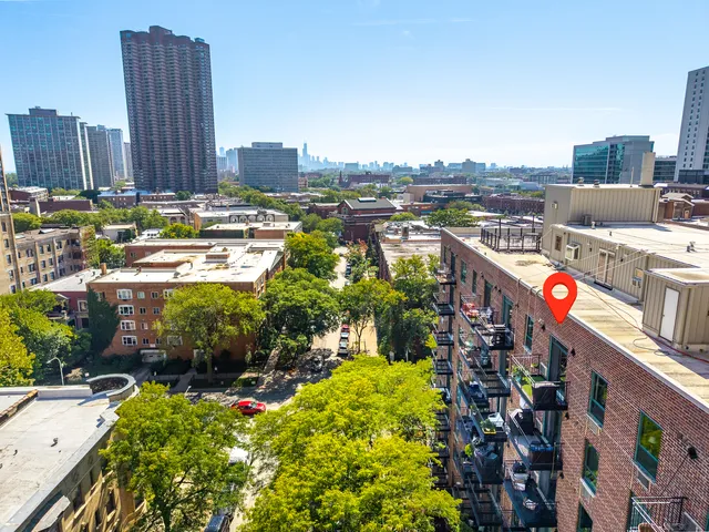$299,500 | 3900 North Pine Grove Avenue, Unit 911, Chicago, IL 60613