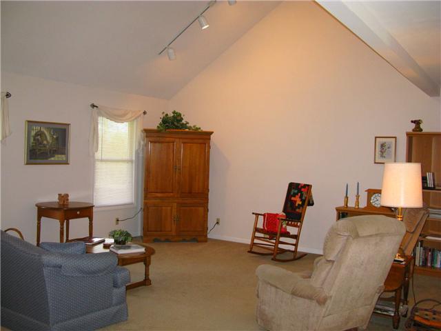 6430 Poplar Grove Road Columbus, IN 47201 - Photo 3 of 24