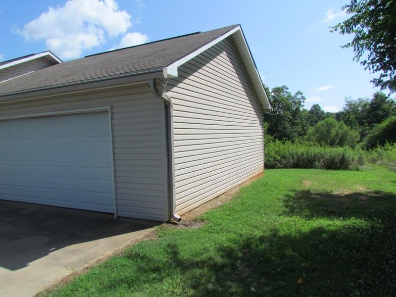 635 Wilkins Road Campobello, SC 29322 - Photo 22 of 25