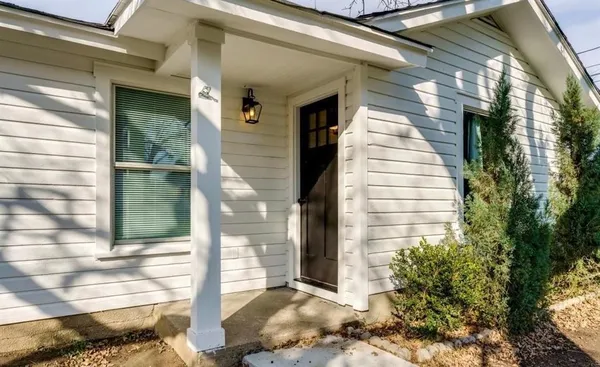 $1,995 | 2021 Bluebonnet Drive, Fort Worth, TX 76111