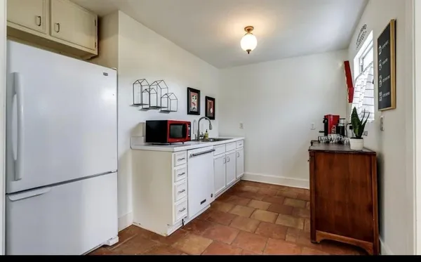 $1,995 | 2021 Bluebonnet Drive, Fort Worth, TX 76111