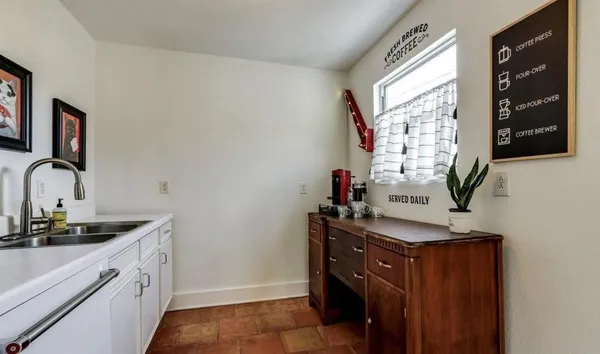 $1,995 | 2021 Bluebonnet Drive, Fort Worth, TX 76111
