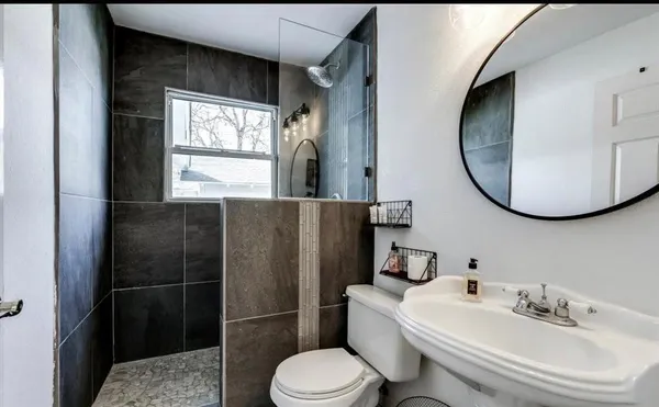 $1,995 | 2021 Bluebonnet Drive, Fort Worth, TX 76111