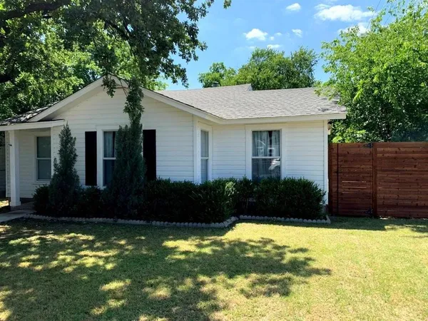 $1,995 | 2021 Bluebonnet Drive, Fort Worth, TX 76111