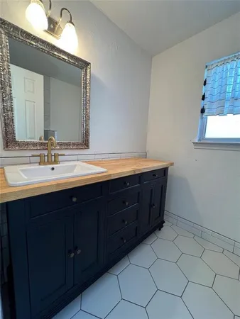 $1,995 | 2021 Bluebonnet Drive, Fort Worth, TX 76111