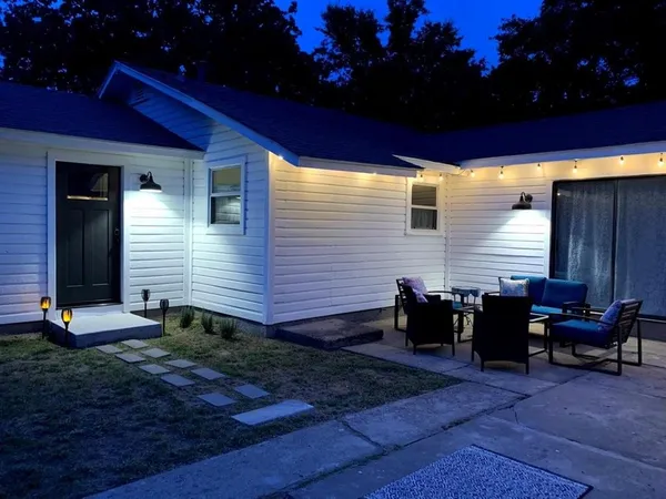 $1,995 | 2021 Bluebonnet Drive, Fort Worth, TX 76111