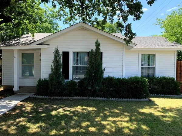 $1,995 | 2021 Bluebonnet Drive, Fort Worth, TX 76111