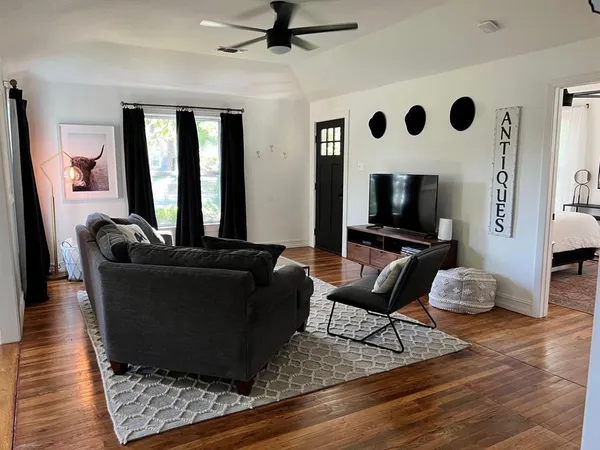 $1,995 | 2021 Bluebonnet Drive, Fort Worth, TX 76111