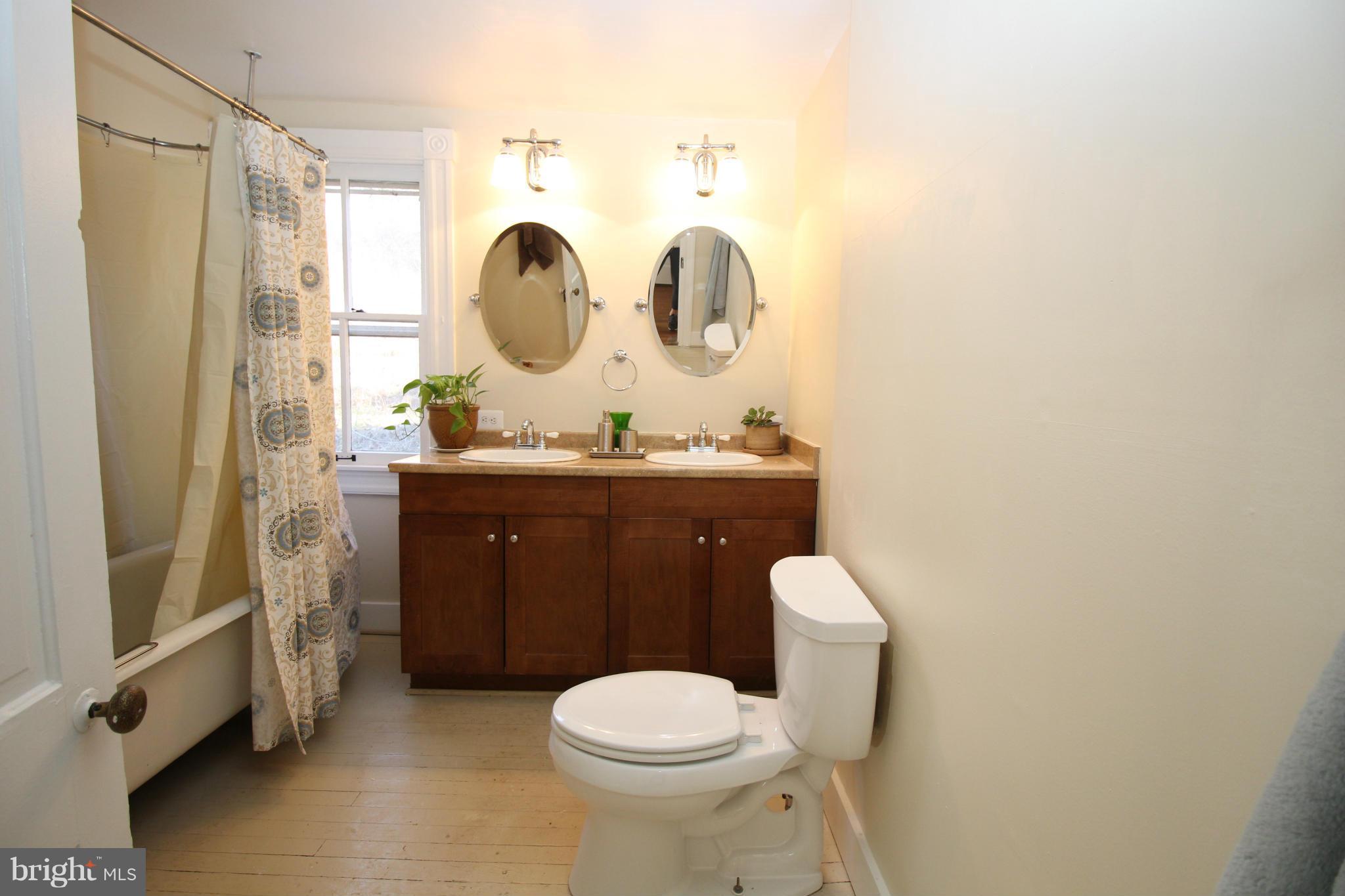 8454 Frederick Road Ellicott City, MD 21043 - Photo 17 of 22 Bath