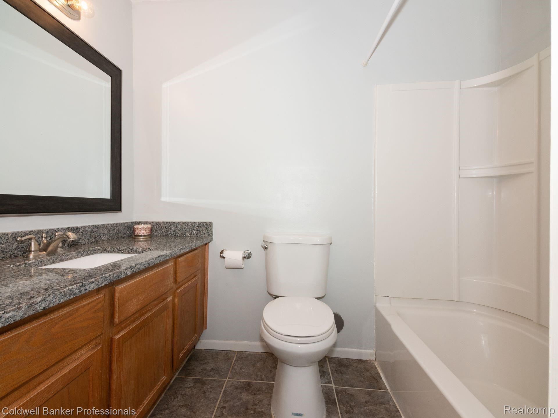 450 Baldwin Avenue, Unit 37 Rochester, MI 48307 - Photo 9 of 15 9.jpg