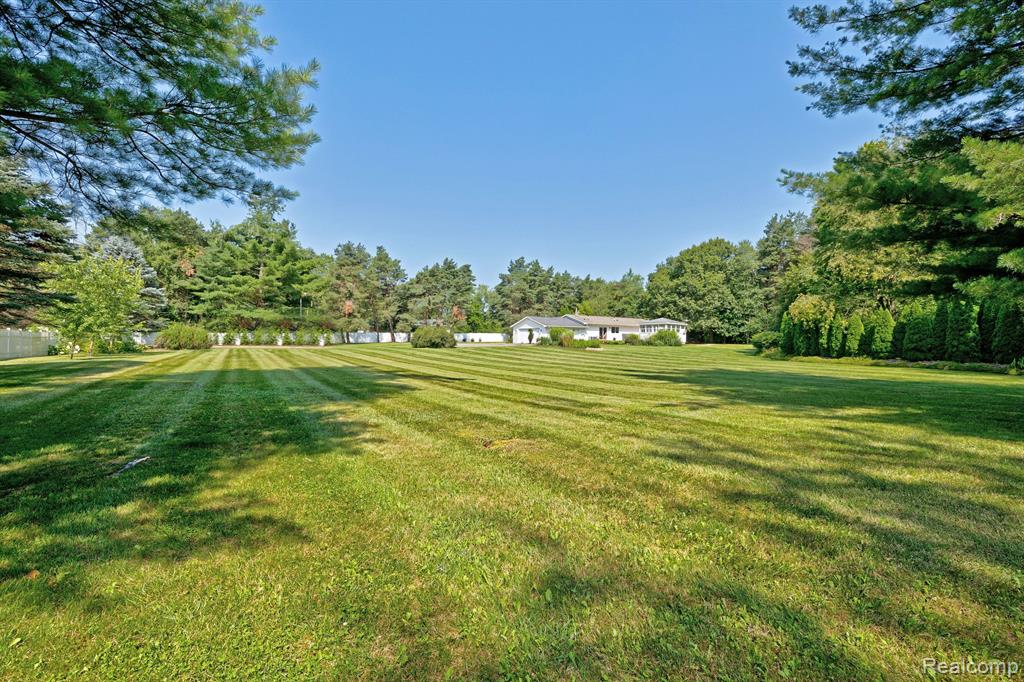 5098 Waldon Road Clarkston, MI 48348 - Photo 60 of 81 Gallery Image 60