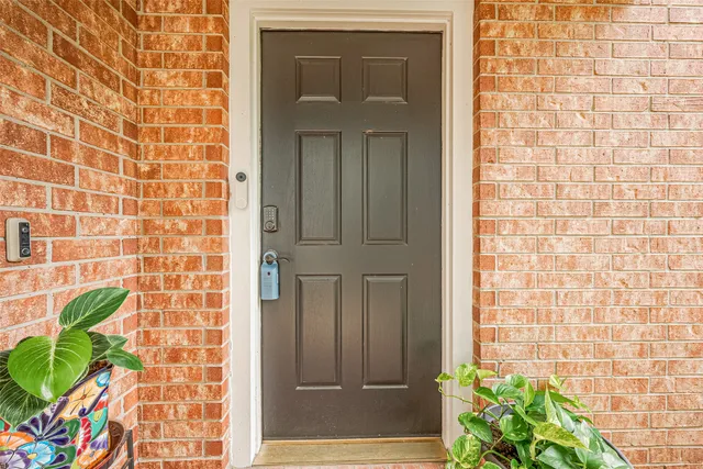 $320,500 | 14212 Rocky Briar Lane, Rosharon, TX 77583