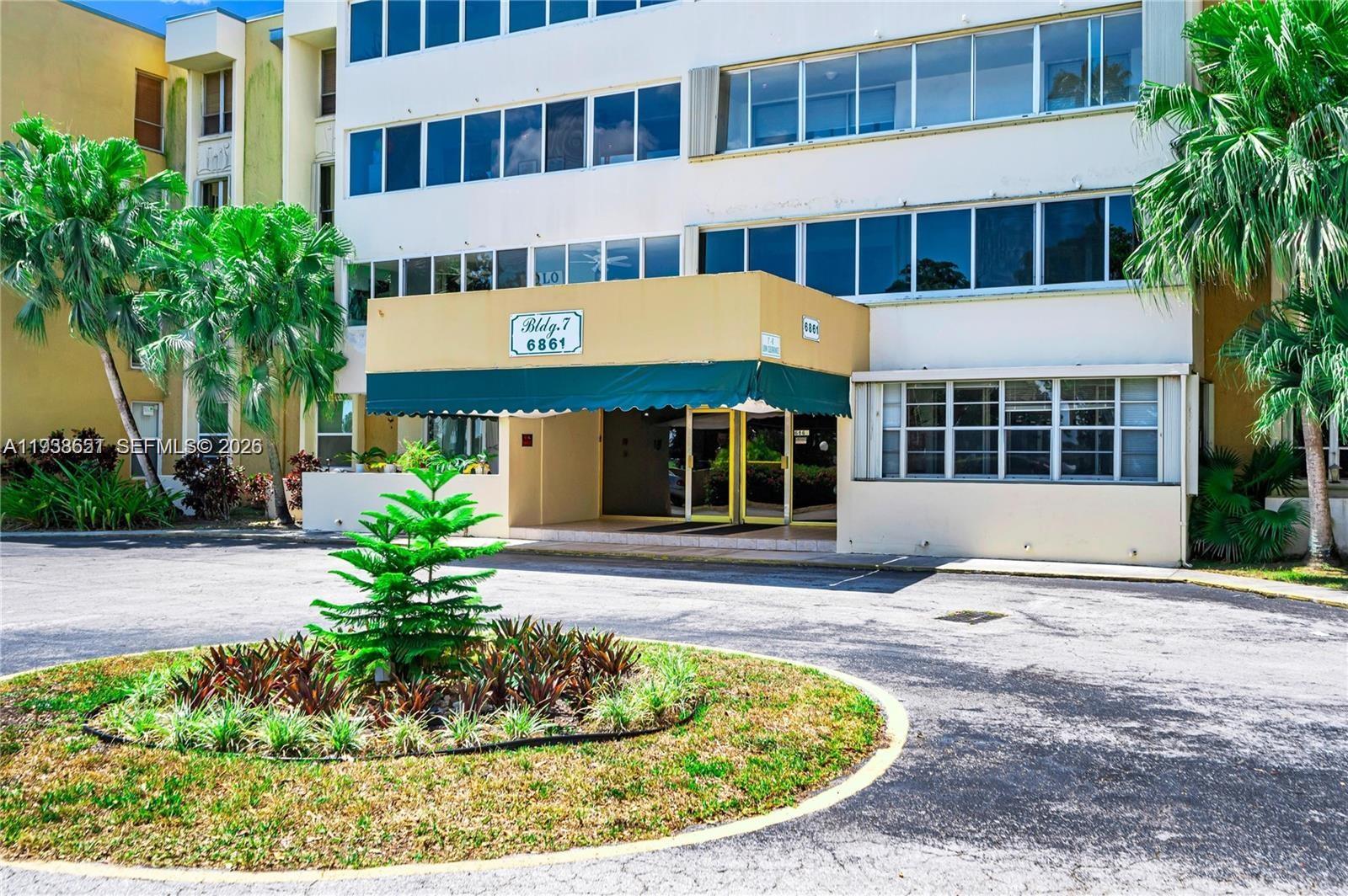 6861 Southwest 147th Avenue, Unit 1H Miami, FL 33193 - Photo 5 of 30 a front view of a building