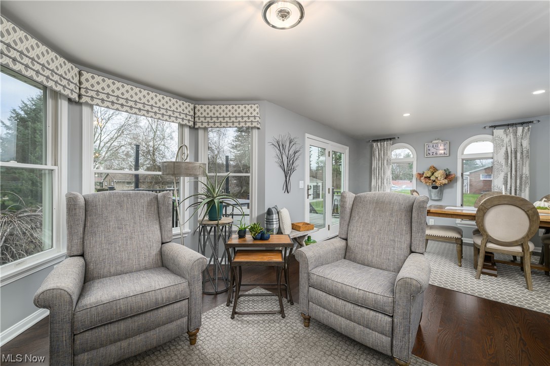 5304 Sibila Road Northwest Canton, OH 44718 - Photo 18 of 29 View of sunroom / solarium