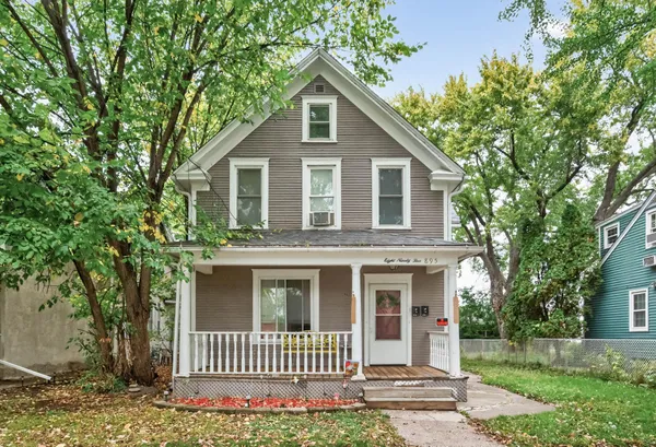 $320,000 | 895 Rose Avenue East, St. Paul, MN 55106