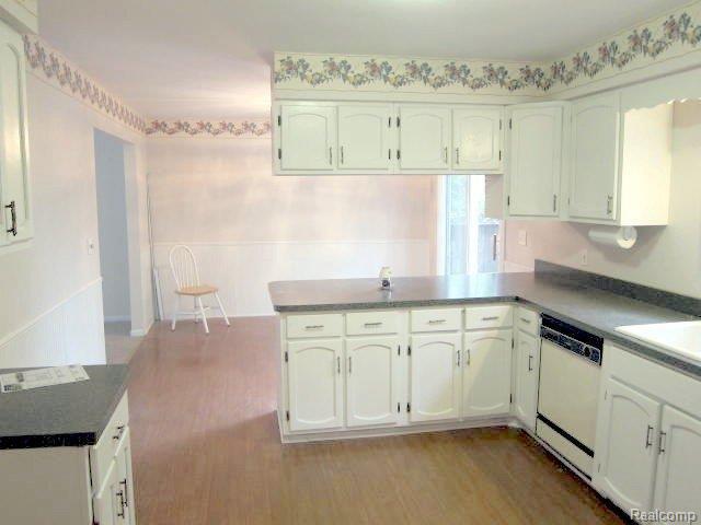 4871 Lakeshore Road Fort Gratiot, MI 48059 - Photo 4 of 15 UPDATED KIT