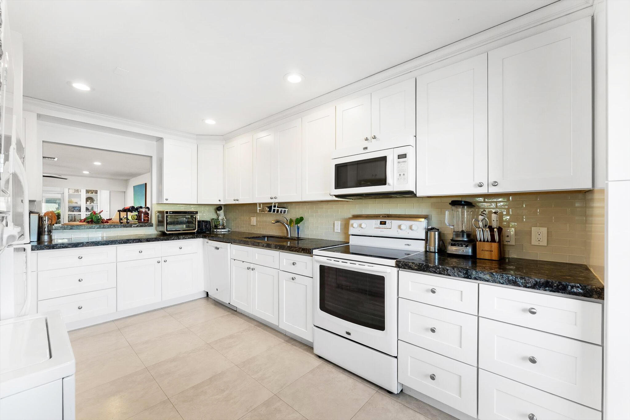 1940 Northwest 13th Street, Unit 12A Delray Beach, FL 33445 - Photo 10 of 43 Kitchen