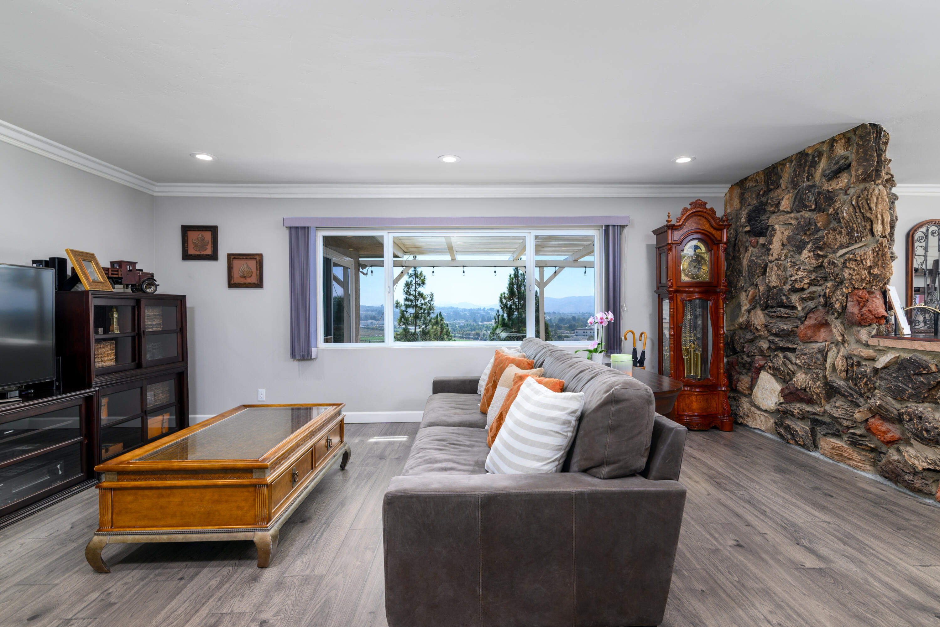 312 Alosta Drive Camarillo, CA 93010 - Photo 27 of 61 NathanCool-36