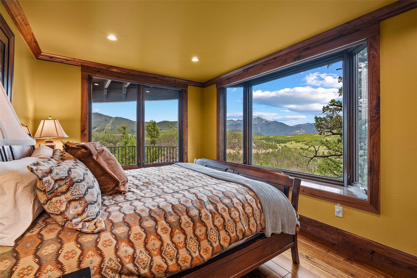 31 Pinnacle Lane Dillon, CO 80435 - Photo 28 of 50 a bed sitting in a spacious bedroom next to a window