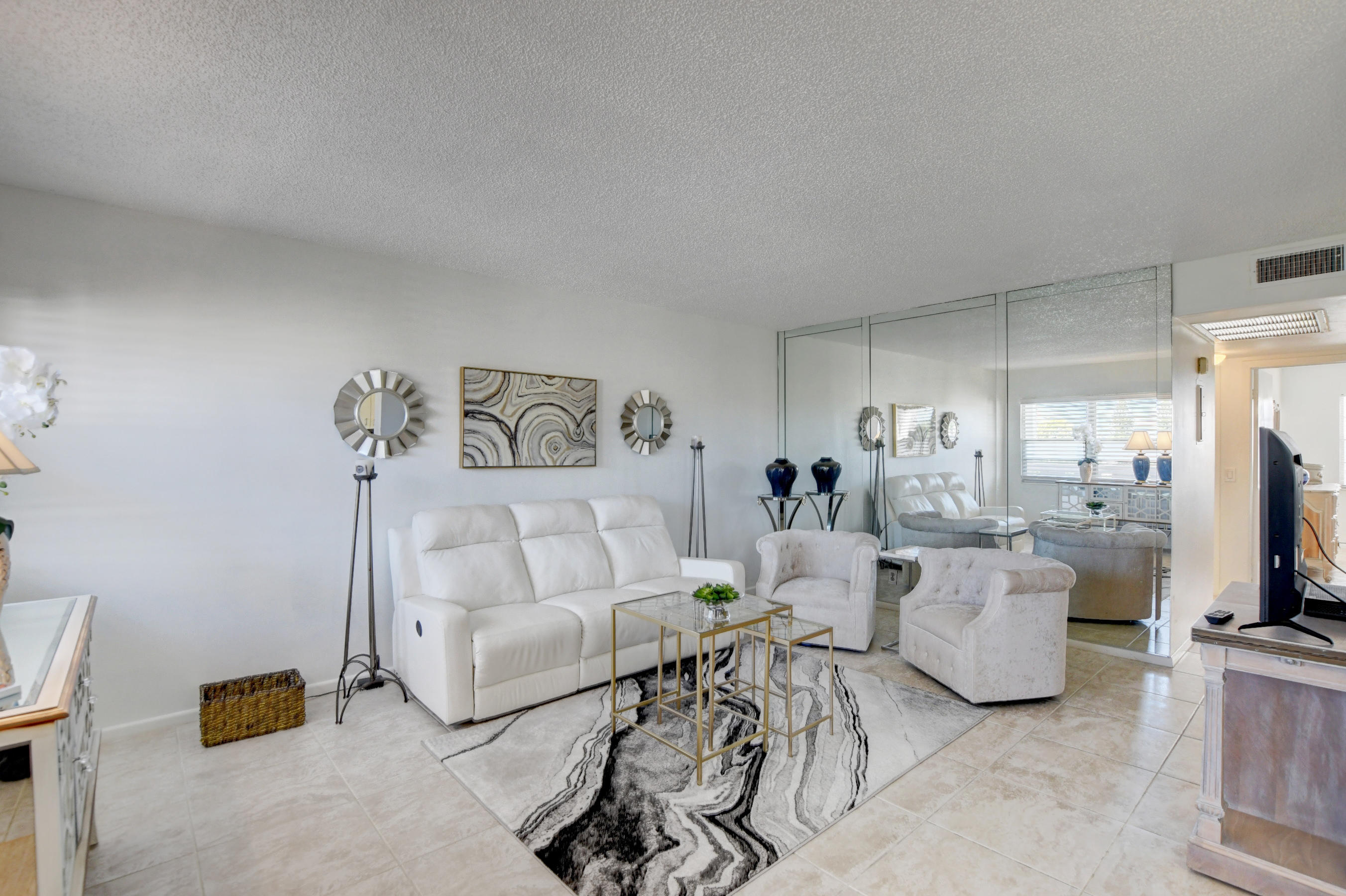 4075 Guildford East Boca Raton, FL 33434 - Photo 4 of 40 01_ebf_8336and4more