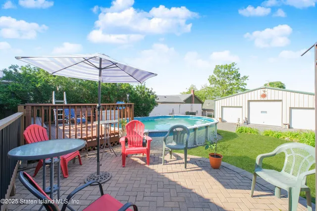 a car parked in front of a building