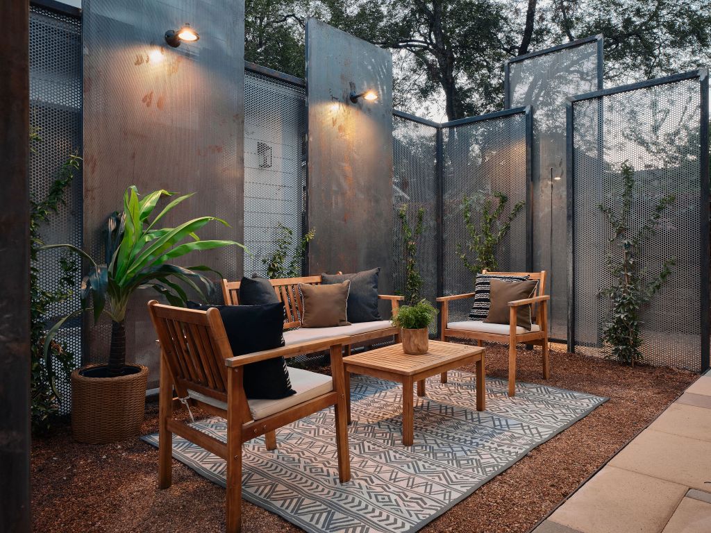 1401 East 3rd Street, Unit 2 Austin, TX 78702 - Photo 3 of 31 View of patio / terrace