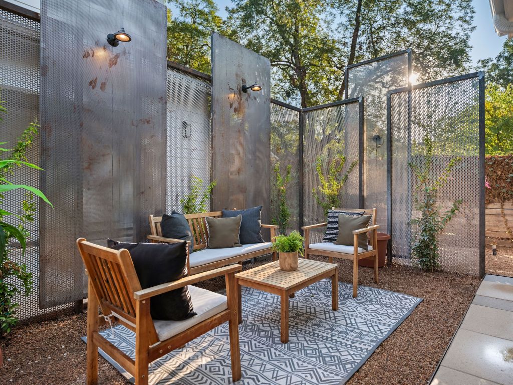 1401 East 3rd Street, Unit 2 Austin, TX 78702 - Photo 6 of 31 View of sunroom