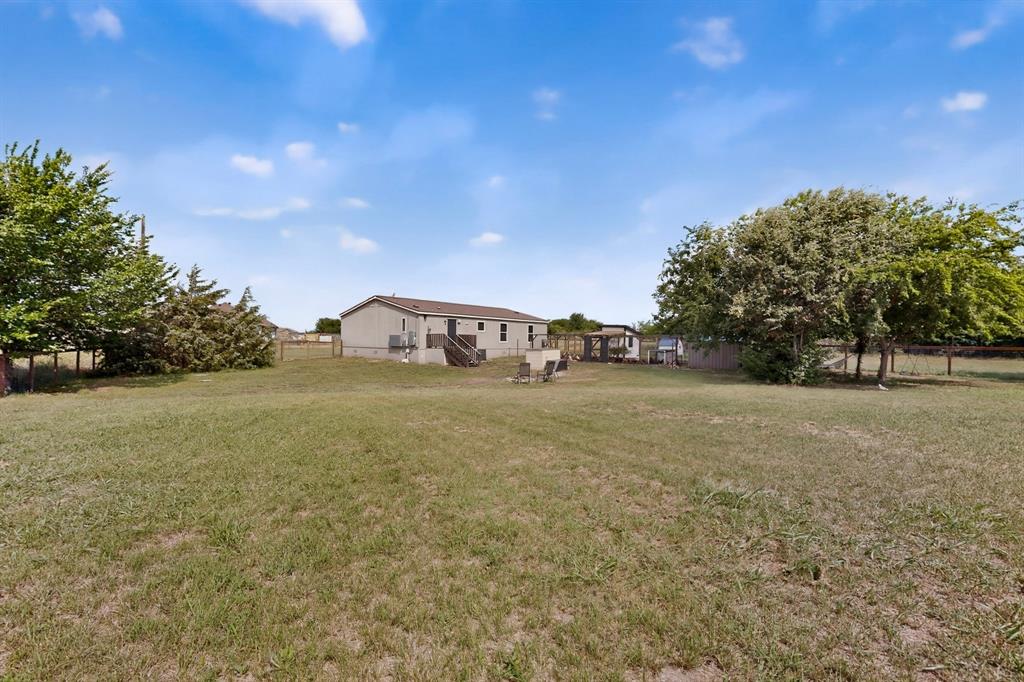 115 Vinall Circle Decatur, TX 76234 - Photo 22 of 23 a view of an outdoor space