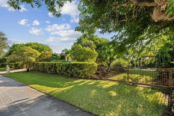 $950,000 | 17625 Southwest 91st Avenue, Palmetto Bay, FL 33157