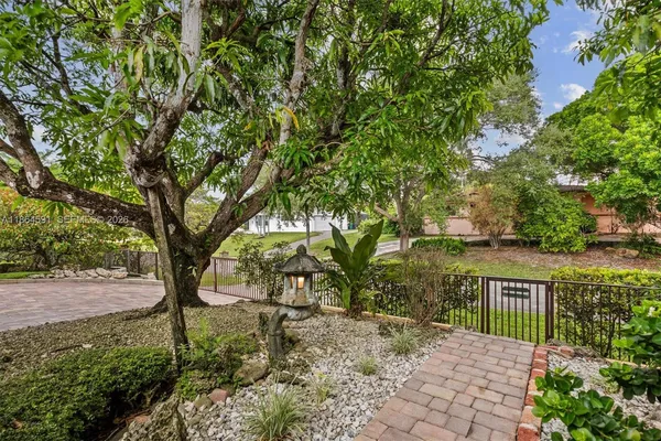 $950,000 | 17625 Southwest 91st Avenue, Palmetto Bay, FL 33157