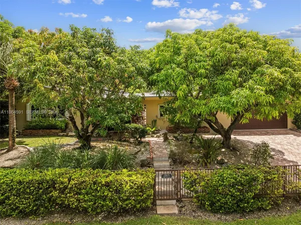 $950,000 | 17625 Southwest 91st Avenue, Palmetto Bay, FL 33157