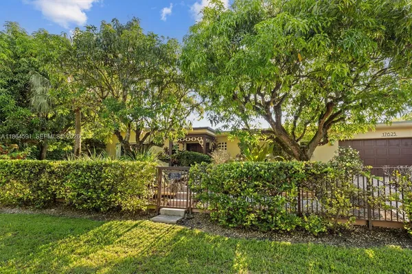 $950,000 | 17625 Southwest 91st Avenue, Palmetto Bay, FL 33157